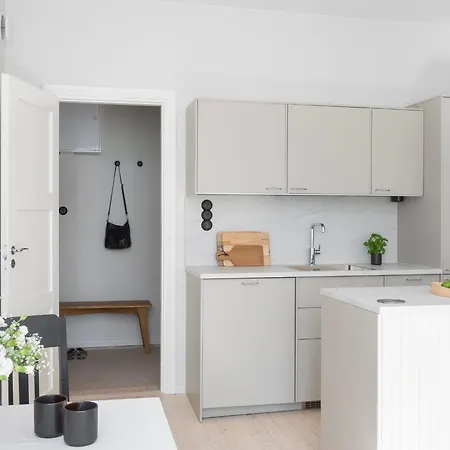 Apartment 1 Bedroom Close To Subway And Seaside *